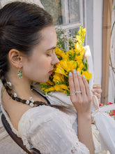 Load image into Gallery viewer, Tiffany and Daisy
